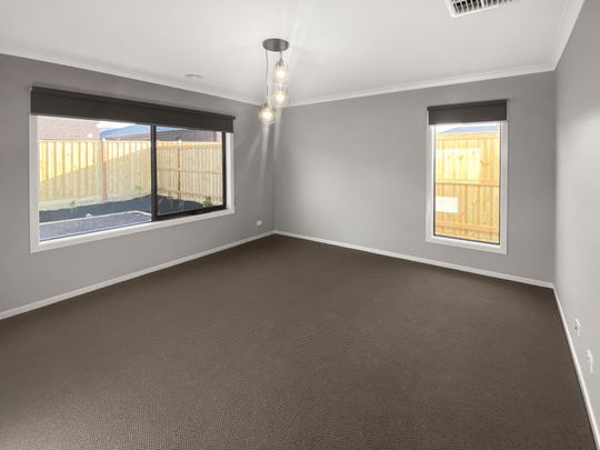 DELIGHTFUL FAMILY LIVING IN DELARAY ESTATE! - Photo 1