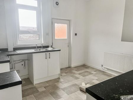 2 bedroom end of terrace house to rent - Photo 2