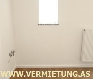 Sonniger Feierabendbalkon lädt zum Verweilen ein - Foto 1