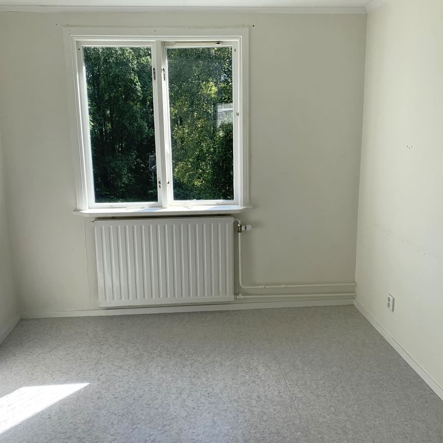 Otteshagen: Mysig naturnära tvåa en trappa upp - Photo 1