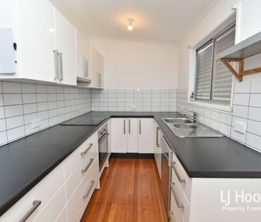 Spacious Family Home with Exceptional Entertaining & Storage - Photo 5