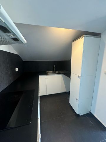 Location Appartement 4 pièces 75m² MARSEILLE 11ème - Photo 3