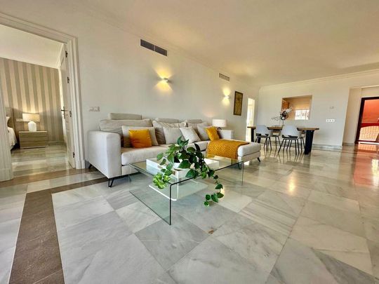 Luxury Apartment for rent in Benahavís, Andalusia - Photo 1