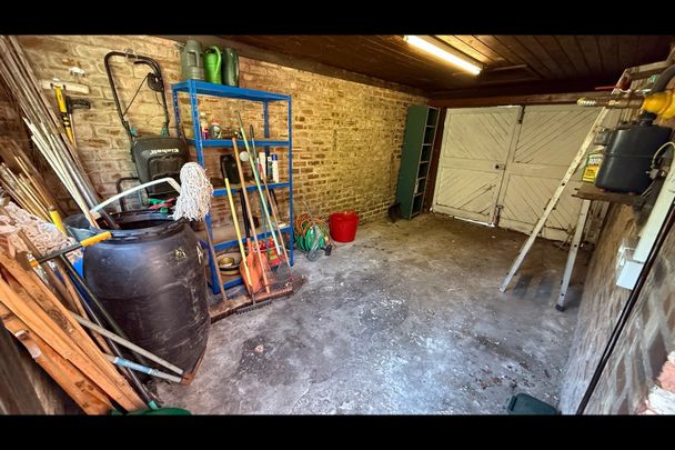 4 Bed Semi-Detached House, Eccles Old Road, M6 - Photo 1
