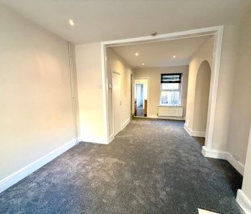 2 bedroom end of terrace house to rent - Photo 2
