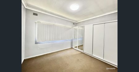 Charming Home! - Photo 4