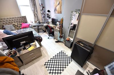 2 bedroom Flat in Aire Street, Leeds - Photo 3