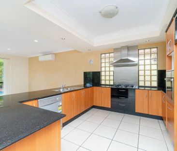 For Lease: Modern Comfort & Convenience in Prime Helensvale Location - Photo 5