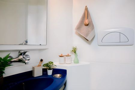 Large Ensuite: Two Bed Flat - Photo 3
