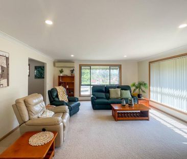 Beautiful Fully Furnished 3-Bedroom Home in Denhams Beach - Photo 5