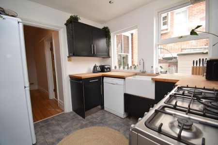 3 bedroom semi-detached house to rent - Photo 3