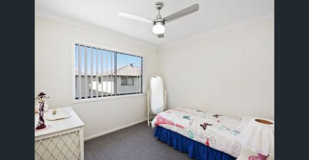 Large Townhouse, Pool in Gated Complex! - Photo 3