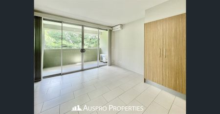 Spacious Studio - Water Bill Included - No Pets Allowed - Photo 4