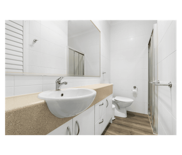 Cozy Seaside Retreat in Marcoola - Photo 5