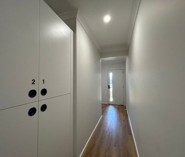 SELF CONTAINED ROOM WITH OWN EN-SUITE - INCLUSIVE OF ALL UTILITIES ! - Photo 6