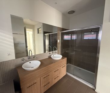 Please contact catie@sweeneyea.com.au for private inspections. - Photo 5