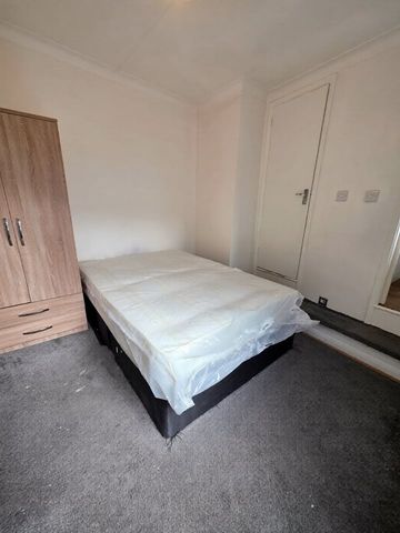 Studio Flat, Harpenden Road, SE27 - Photo 2