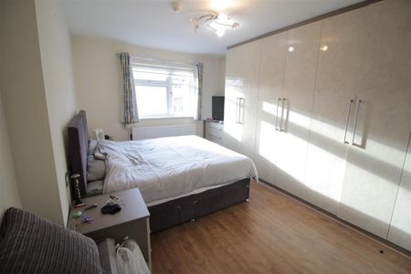 6 bedroom detached house to rent - Photo 5