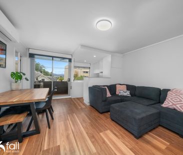 Charming, Sunlit Apartment in the Heart of Battery Point - Photo 3