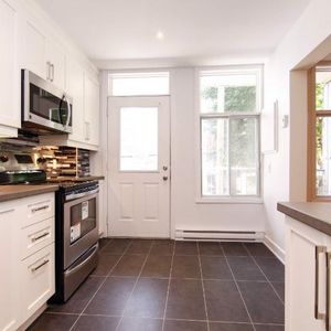 MAGNIFIQUE STYLE CONDO A SAINT HENRI MEILLEUR EMPLACEMENT! - Photo 2