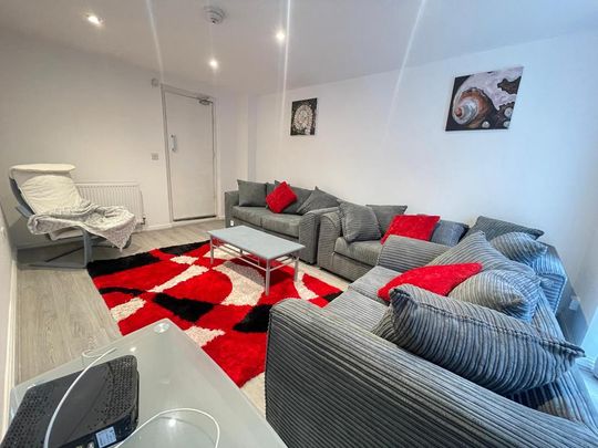 7 bedroom townhouse to rent - Photo 1