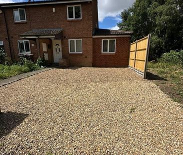 4 Bed Semi-Detached House, Thornton Mews, RG30 - Photo 5