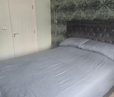Large furnished double with enough suite - Photo 2