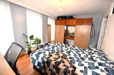 6 bedroom House in Moor Park Drive, Leeds - Photo 1