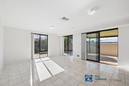 Beautifully Refurbished Family Home with Stunning Gardens - Photo 3