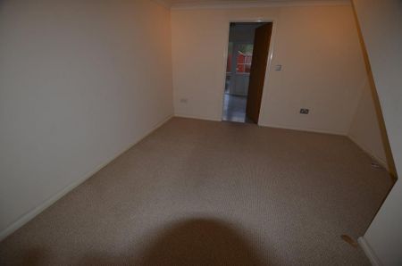 2 bedroom end of terrace house to rent - Photo 5