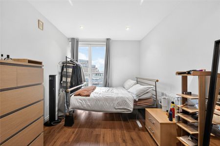 Battersea Park Road, London, SW8 4DA - Photo 4