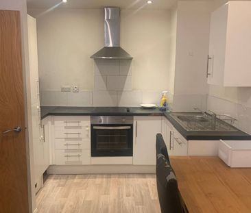 Double room with private toilet and bathroom close to Ilford statio... - Photo 3