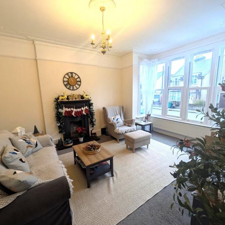 4 bedroom semi-detached house to rent - Photo 1