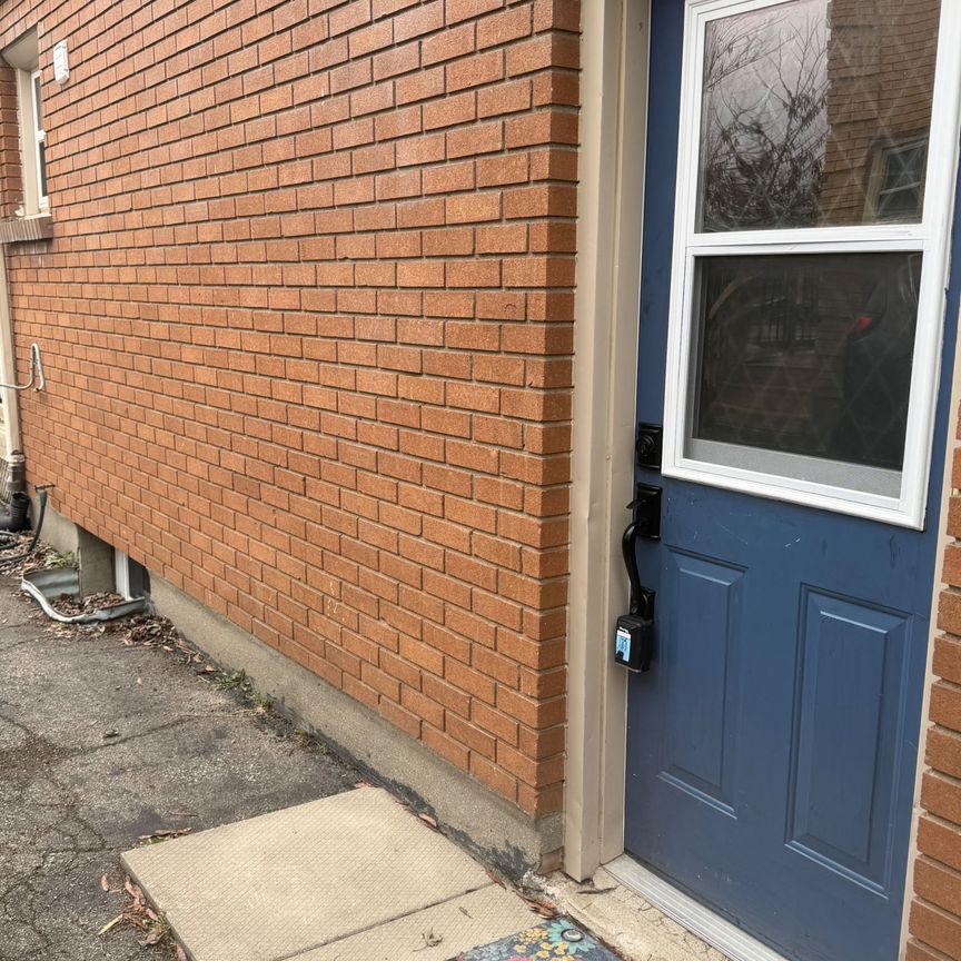 For Lease - 237 Homestead (Basement ) Crescent, London North, Ontario - Photo 1