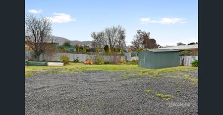 Spacious Home - Photo 4