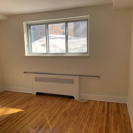 Superbe 4 ½ rénové avec grandes fenêtres - Photo 4