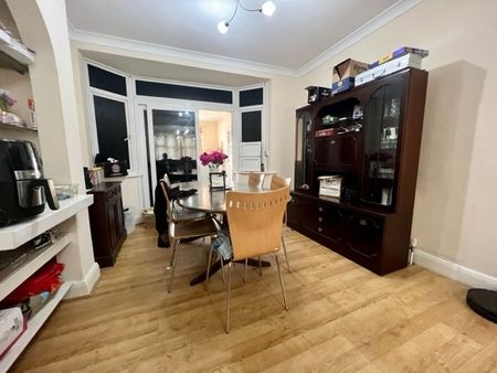 4 bed semi-detached house to rent in Ruislip Road East, Greater London, W13 - Photo 5