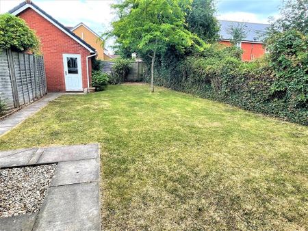 4 bedroom detached house to rent - Photo 2