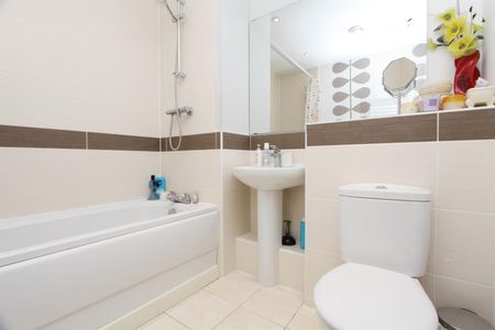 2 bedroom apartment - Photo 5