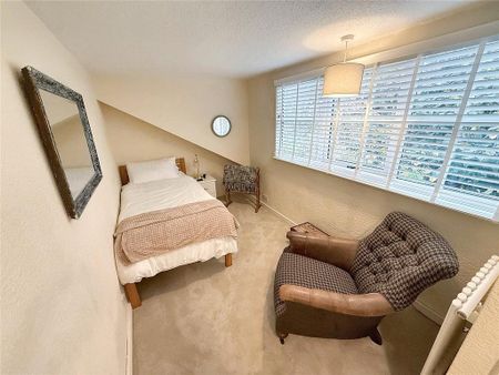 2 bedroom end of terrace house to rent - Photo 4