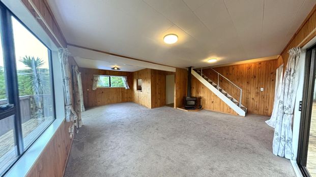 Raumati Beach - 4 Bedrooms - Photo 1