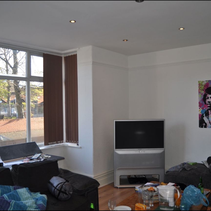 8 Bed Semi-Detached House, Curzon Avenue, M14 - Photo 1