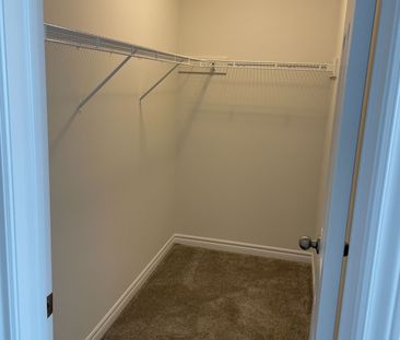 For Lease - 3001 Turner Crescent, London South, Ontario - Photo 1