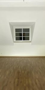 Für Junge und Junggebliebene. Tolle 2-Zimmer-Wohnung im 4. OG in Duisburg Ruhrort - Photo 3