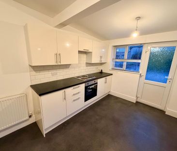 2 bedroom end of terrace house to rent - Photo 5