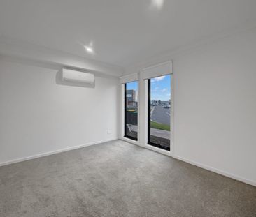 Modern 3-Bedroom Townhouse - Photo 5