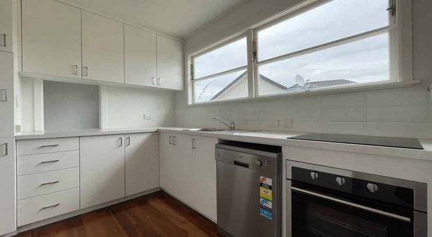 THREE BEDROOMS - AWAPUNI - Photo 1