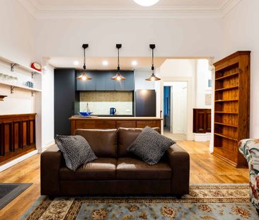 Stylish, spacious heritage apartment - Photo 4