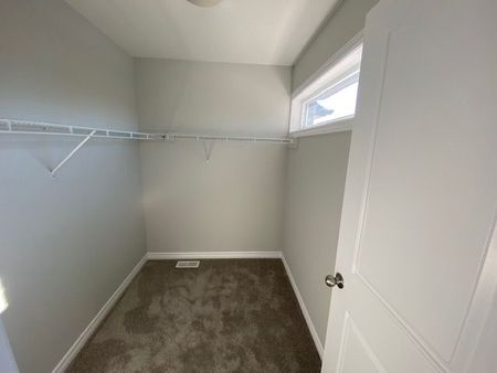 For Lease - 34 Pondcliffe Drive, Kitchener, Ontario - Photo 2