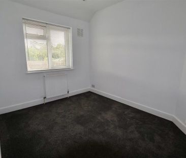3 bedroom end of terrace house to rent - Photo 3